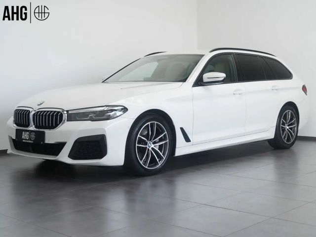 BMW 520 i Touring M Sport LED/DRIVING-ASSISTANT/AHK 2023 Benzine