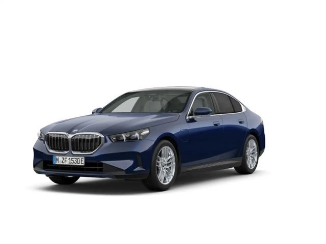 BMW 550 e xDrive LIMO 19'' LC PROF PANORAMA SITZLÜFT 360°P 2025 Hybride / Benzine