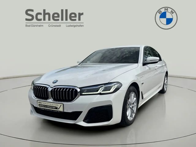 BMW 530 e Lim. M Sportpaket Head-Up HiFi DAB WLAN 2022 Hybride / Benzine