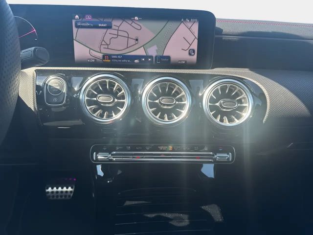 Mercedes-Benz CLA 220