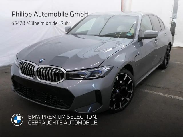 BMW 330 e xDrive Limo M Sport Glasdach ACC 360° AdLed 2025 Hybride / Benzine