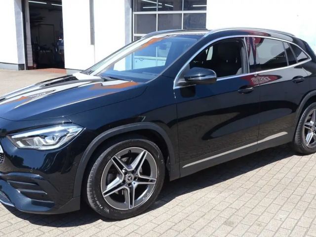 Mercedes-Benz GLA 200