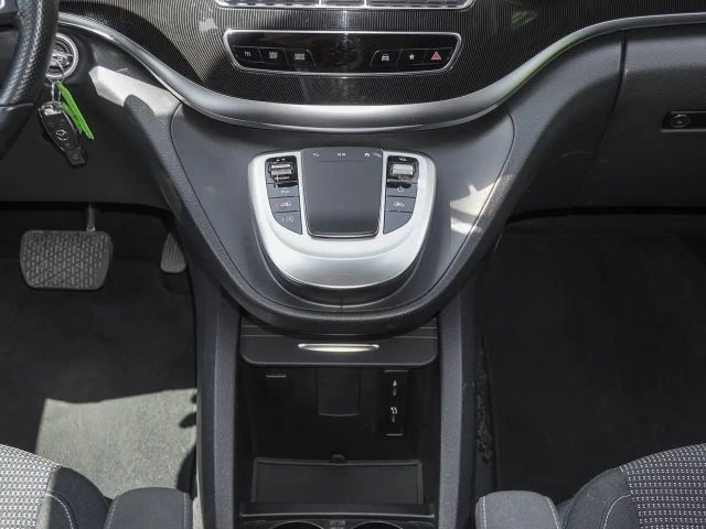 Mercedes-Benz V 220