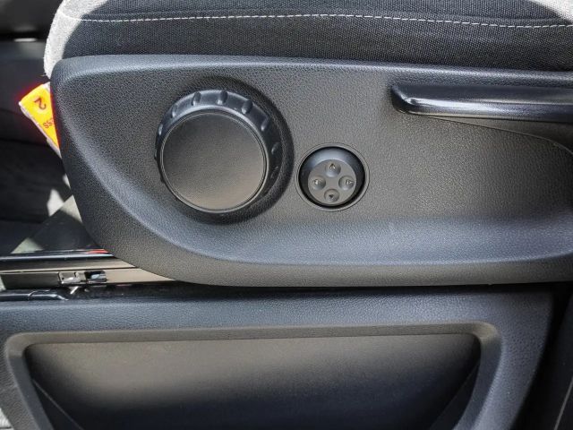 Mercedes-Benz V 220
