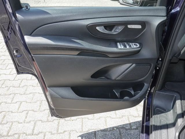 Mercedes-Benz V 220