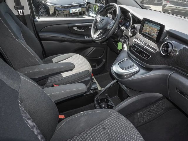Mercedes-Benz V 220