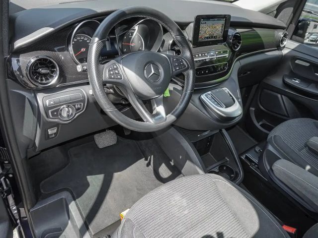 Mercedes-Benz V 220