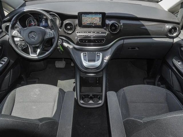 Mercedes-Benz V 220