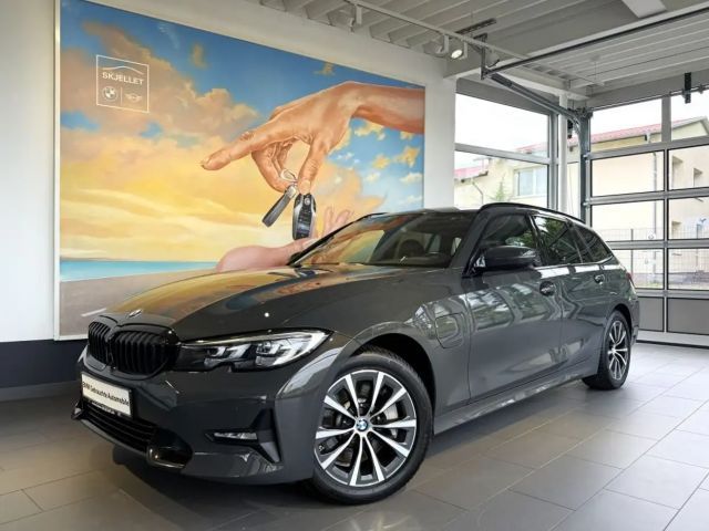 BMW 330 e Touring Aut. Sport Line LED+AHK+DAB+SPUR+ 2021 Hybride / Benzine