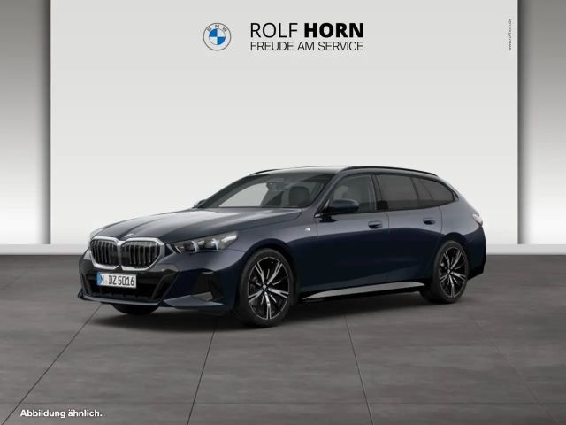 BMW 520 i Touring M Sportpaket 20" Navi AHK Pano RKam 2025 Benzine