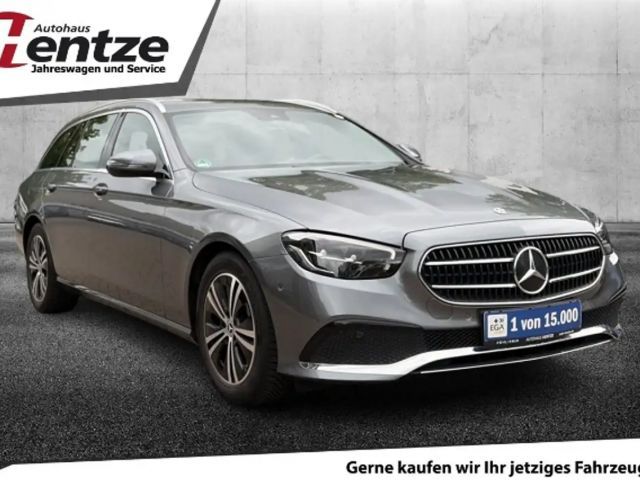 Mercedes-Benz E 200 T Avantgarde 9G-Tr. Rü-Ka LED Navi Widescreen 2021 Benzine
