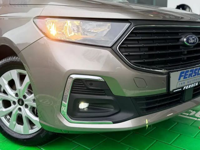 Ford Grand Tourneo