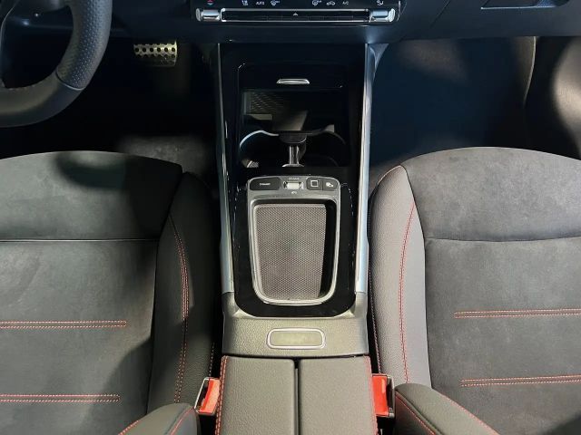 Mercedes-Benz GLB 220