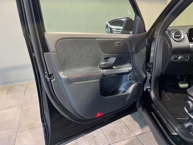 Mercedes-Benz GLB 220