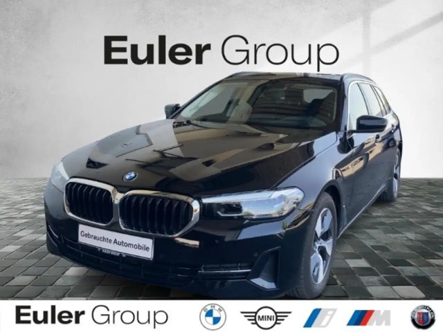 BMW 520 d Tour Luftfederung Pano Navi Leder DigitalCockpit 2023 Diesel