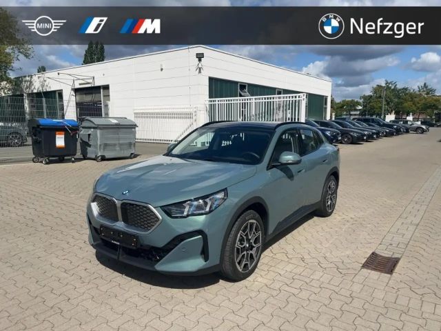 BMW X2 xDrive 30 PANO LED HUD Iconic Glow 360° 2025 Elektrisch