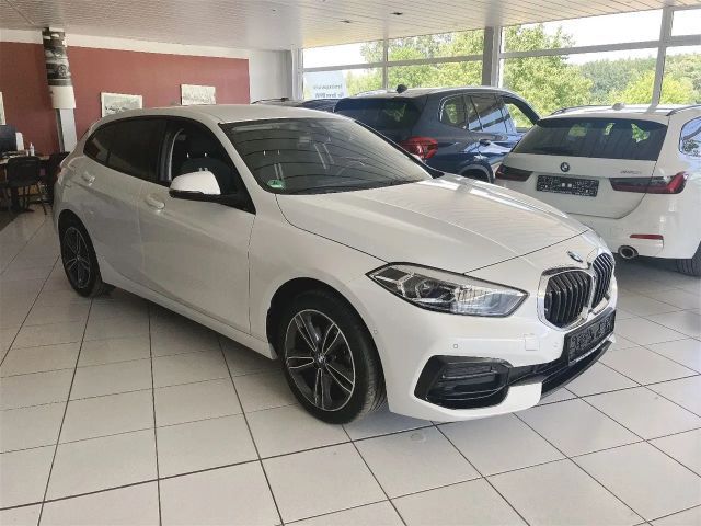 BMW 118 i SportLine/Parksst/HiFi/Apple/Kamera/DAB 2022 Benzine