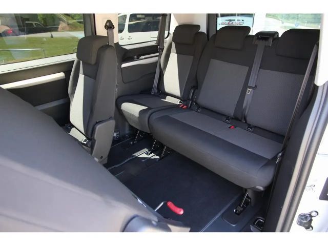 Peugeot Traveller