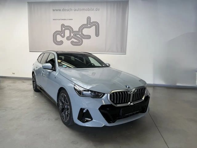 BMW 540 540d xDr. M Sport/Innov./ICONIC/AHK/PANO/Harm.Kard 2025 Diesel