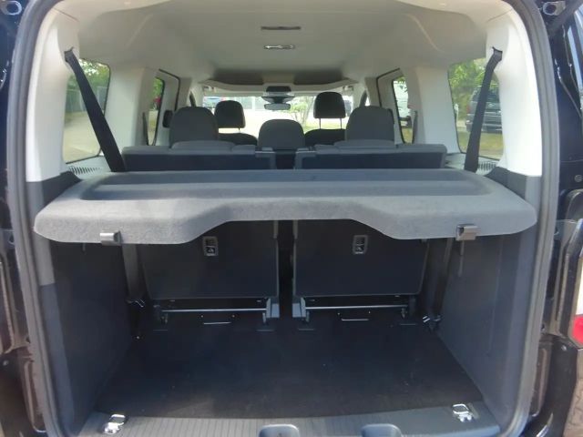 Ford Grand Tourneo