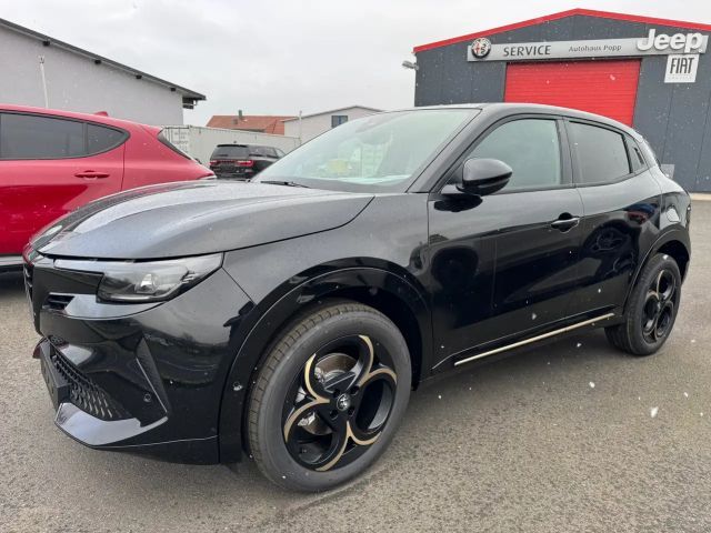 Alfa Romeo Junior 1.2 VGT Ibrida Intensa Allrad 4xe 2026 Benzine