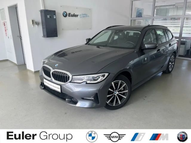 BMW 330 i xDrive Touring HUD StandHZG AHK-el. klappb. AHK- 2022 Benzine