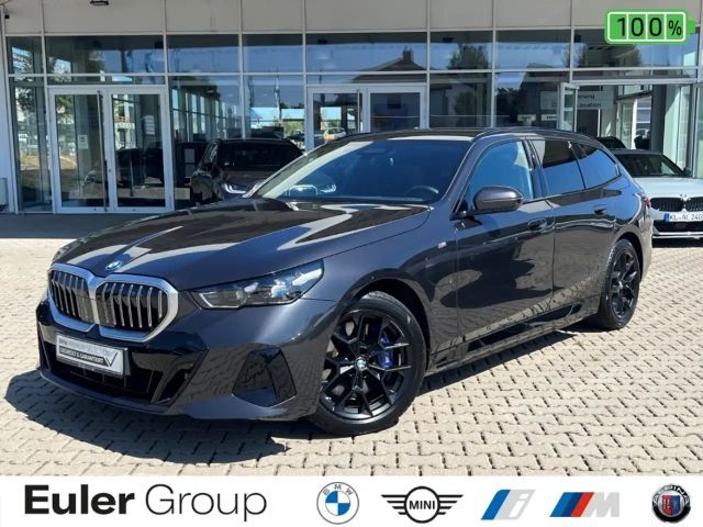 BMW 550 e xDr. Tour. M Sport 20'' AHK Pano Klimasitze Ad.F 2025 Hybride / Benzine