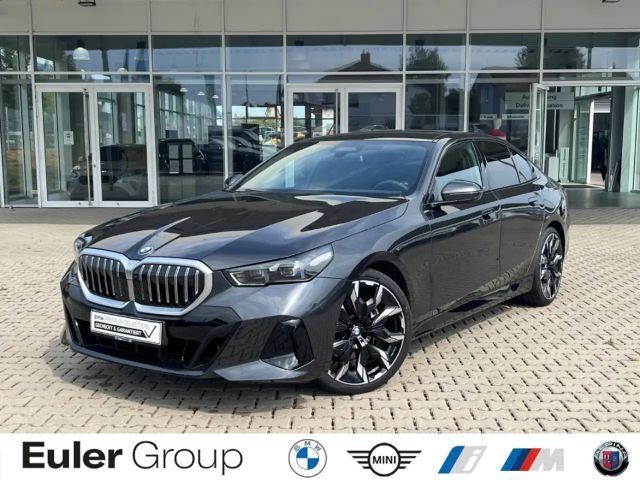 BMW 540 d xDr. M Sport 21'' B&W Pano KomfSi belüftet DAPro 2025 Diesel