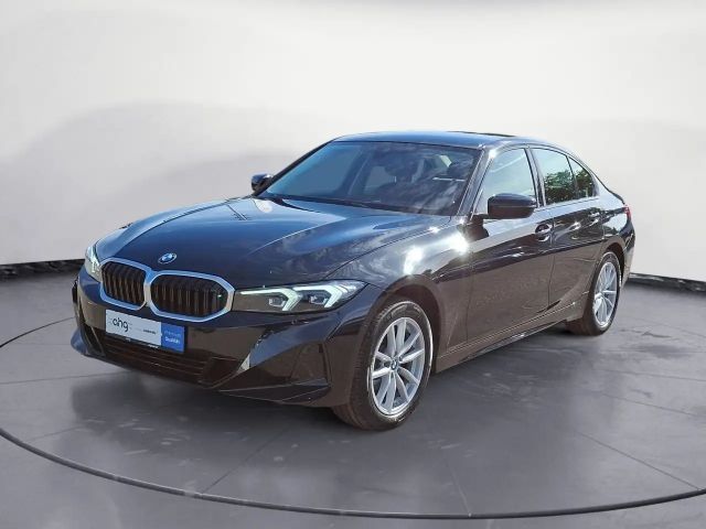 BMW 318 i Limousine Parking Assistent Sitzheizung Hea 2023 Benzine