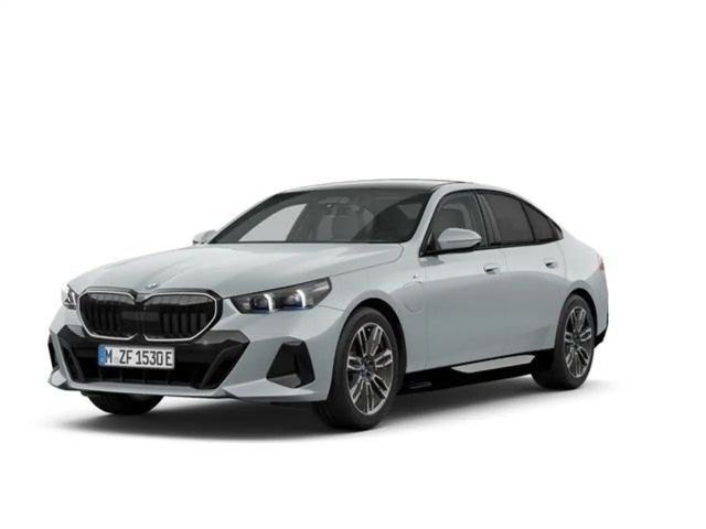 BMW 550 e xDrive M Sportpaket Panorama Komfortzugang 2024 Hybride / Benzine
