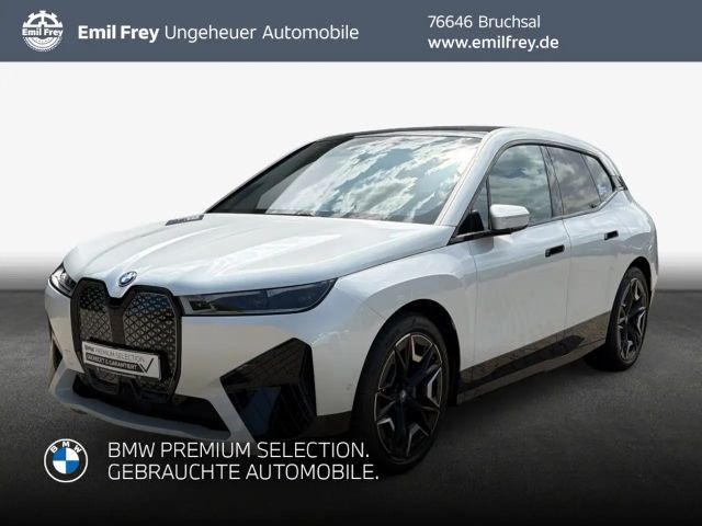 BMW iX xDrive40, AHK, PanoramaGlasdach, SHZ 2023 Elektrisch