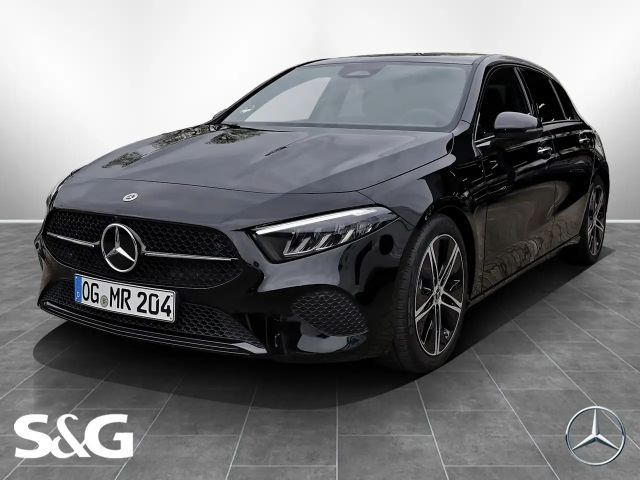 Mercedes-Benz A 180 Kompaktlimousine MBUX+RüKam+LED+Pano+Distr 2026 Benzine