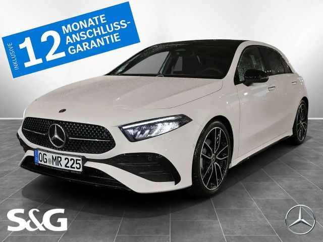 Mercedes-Benz A 200 AMG MBUX+RüKam+LED+Pano+Night+Smartph+19LM 2026 Benzine