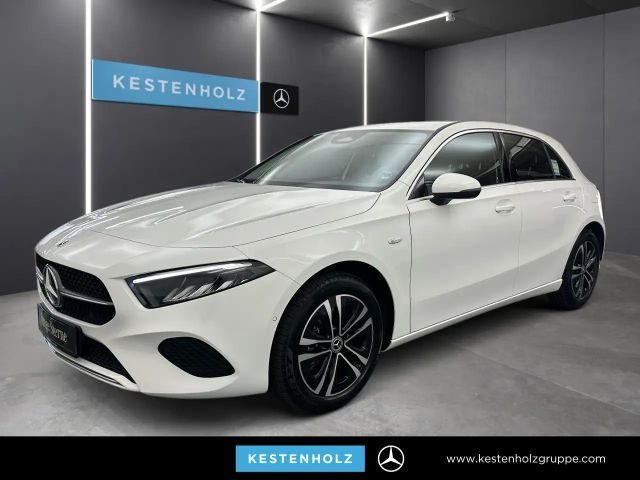 Mercedes-Benz A 250 e Hybrid Carbon Rekup. Bremsyst. LED Kamera 2025 Hybride / Benzine