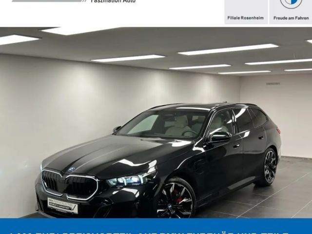 BMW 550 e xDrive Touring M Sportpaket Pro Pano. AHK LED DA 2025 Hybride / Benzine