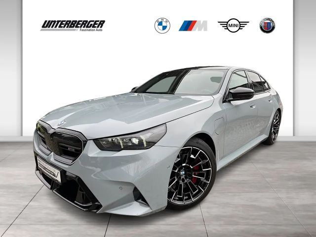 BMW M5 Limousine M Compound Bremse-Bowers & Wilkins Surro 2025 Hybride / Benzine