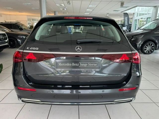 Mercedes-Benz E 200
