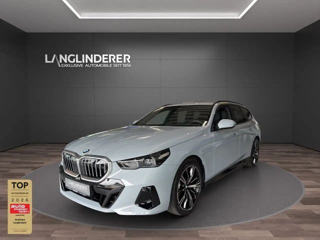 BMW 520 i Touring M-Sportpaket NP 71.010,- AHK  RFK 2026 Benzine