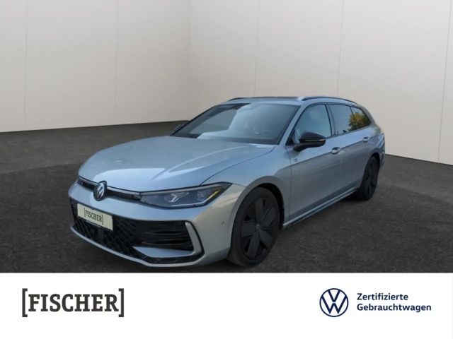 Volkswagen Passat Variant 2.0TDI DSG R-Line Matrix AHK Navi HUD 360° Pano 2025 Diesel