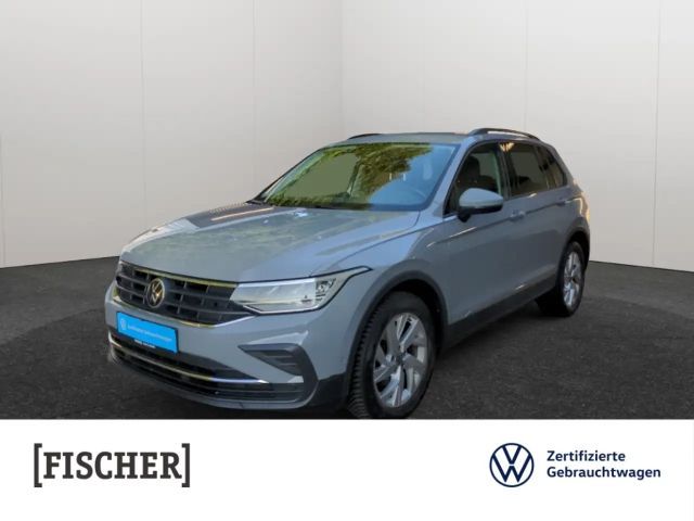 Volkswagen Tiguan 1.5TSI Life LED AHK Navi Rear View ACC SHZ hinten 2021 Benzine