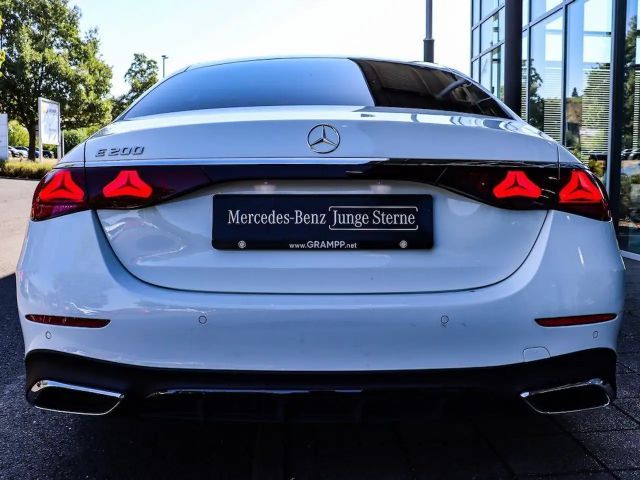 Mercedes-Benz E 200