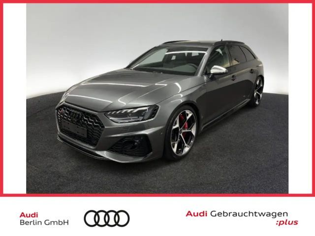 Audi RS4 tiptr. MATRIX NAVI RFK VIRTUAL B&O 2023 Benzine