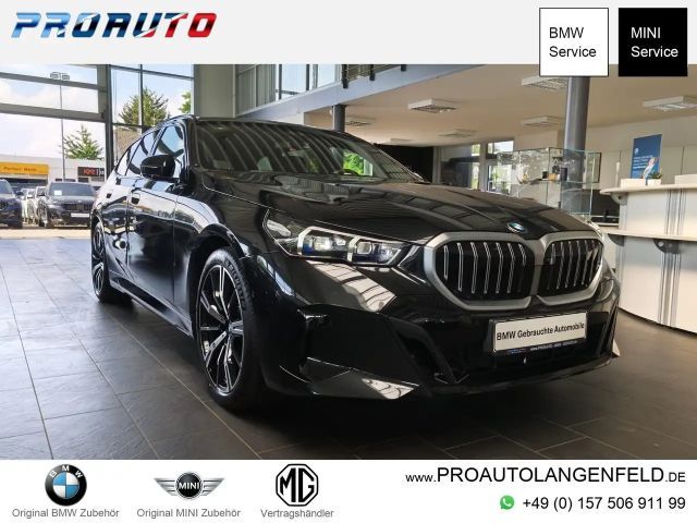 BMW 520 i M Sport Tou HK/Dr.As+/360°/20"Alu/AHK/HUD 2026 Benzine