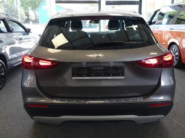 Mercedes-Benz GLA 180