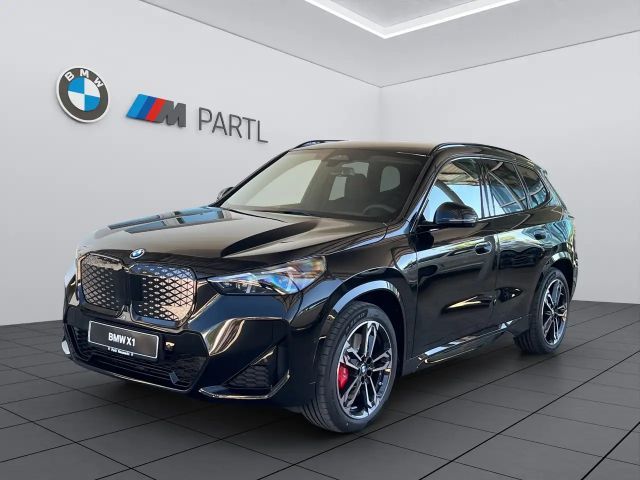 BMW iX1 eDrive20 M-Pro ACC 360° H/K HUD AHK Massage 2026 Elektrisch