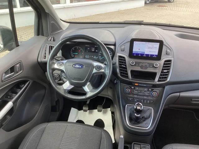 Ford Grand Tourneo