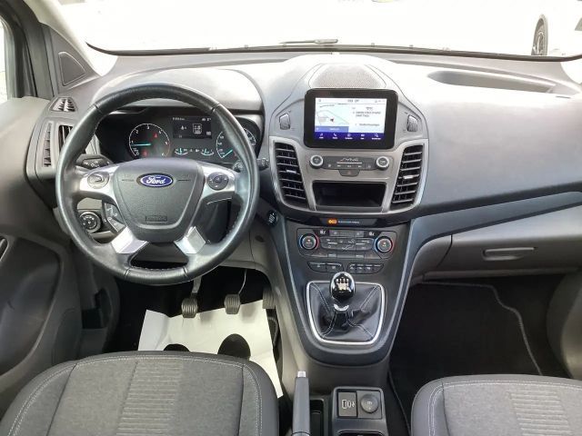Ford Grand Tourneo