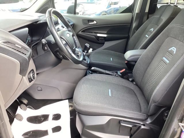 Ford Grand Tourneo