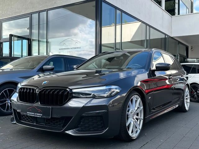 BMW 530 i Touring M Sport | Panorama | AHK | Head-Up 2022 Benzine