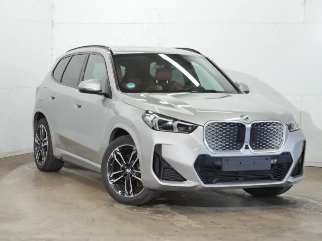 BMW iX1 xDrive30 M Sportpaket|Panorama-Glasdach|Head-Up Di 2026 Elektrisch